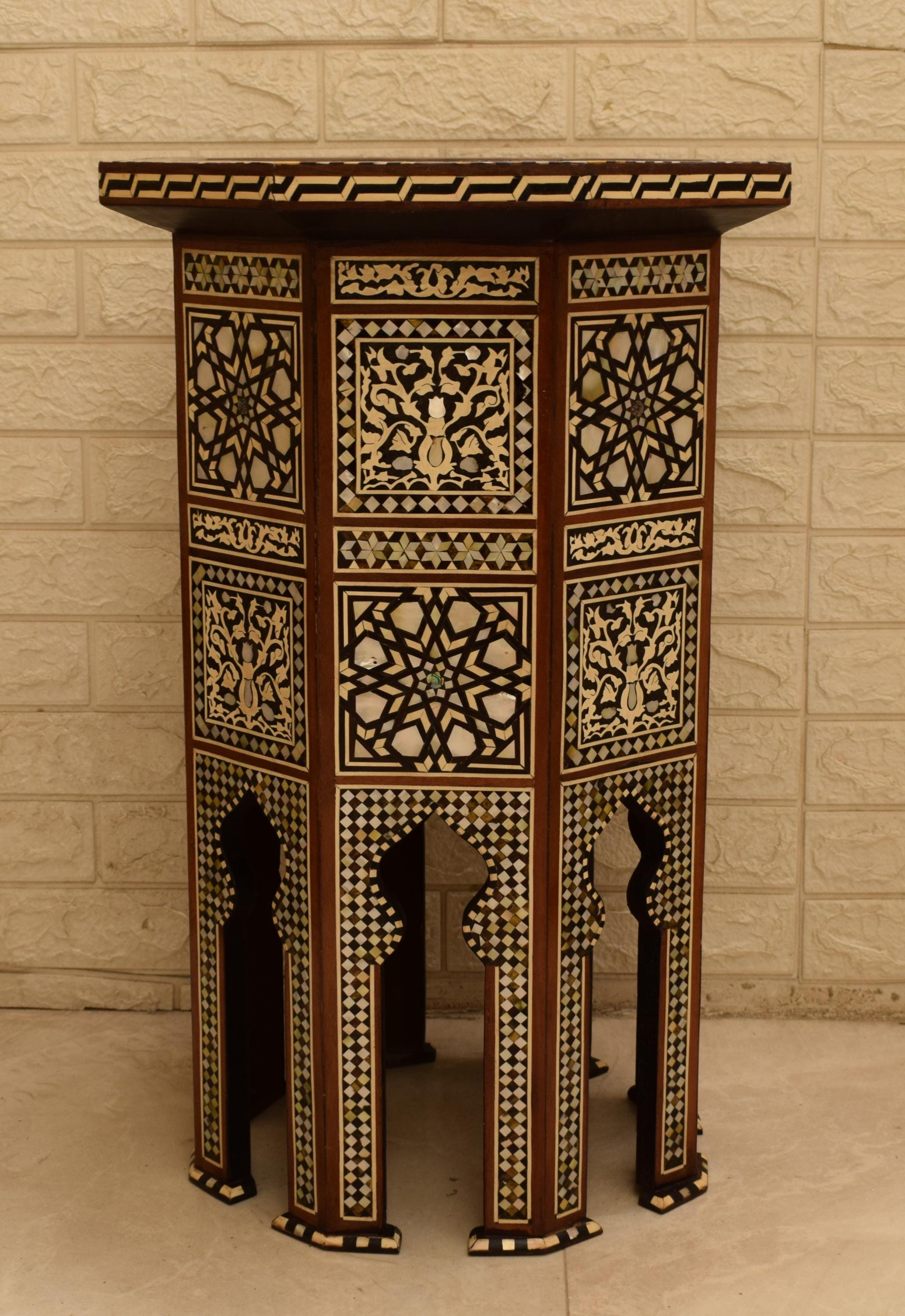 ヴィンテージ　MOROCCAN side table Vintage Moroccan-style Side Table, Intricately Carved Wood