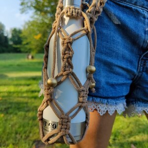 Macrame bottle holder/Stand for wime/Water bottle holder/Wine carrier/New homemade gift/boho style/Mother&#39;s Day Gift/stocking