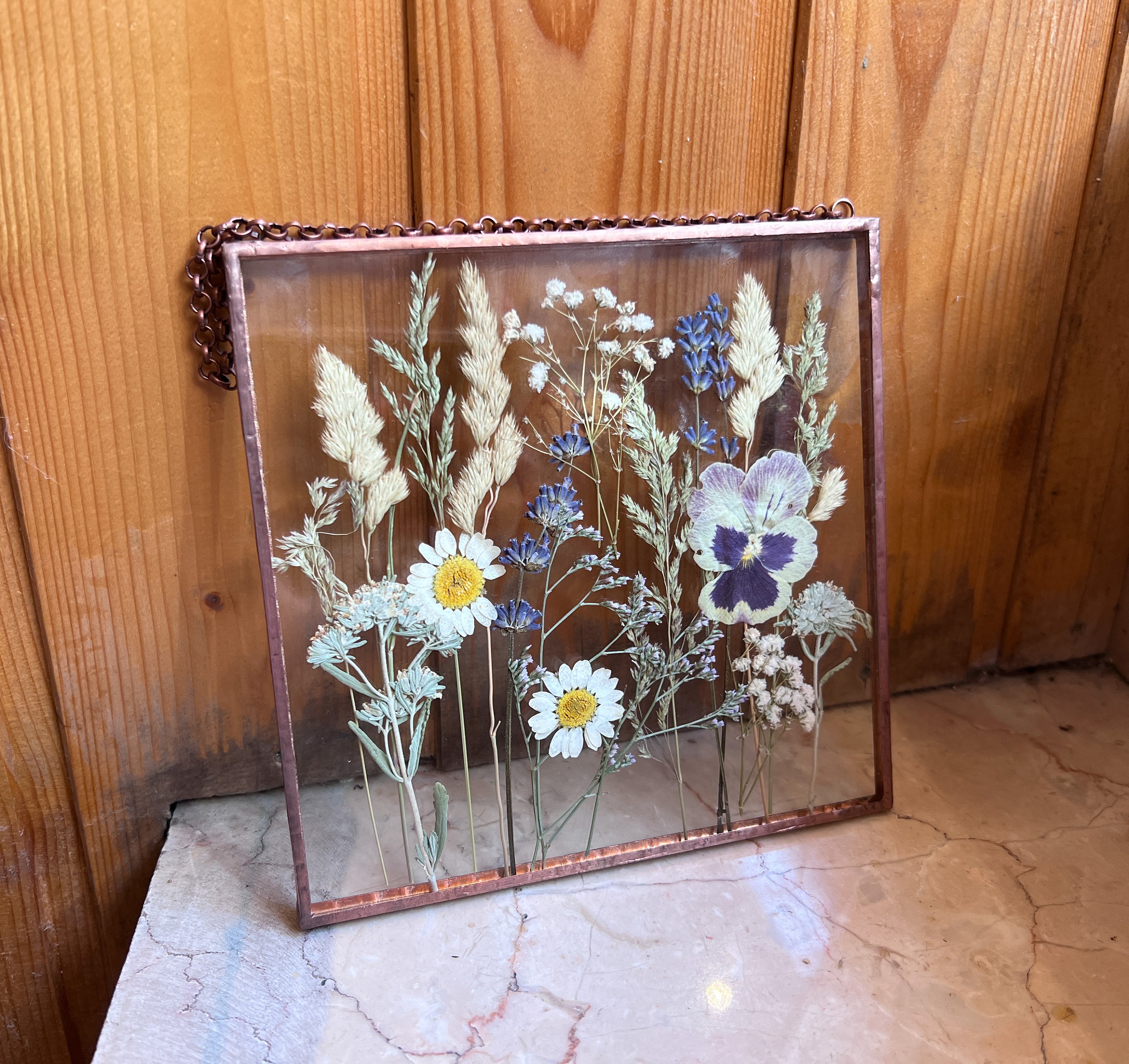 DIY Pressed Flower Art Frame - Farmhouse Chic Living
