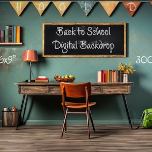 Könnte beinhalten: Ein digitaler Hintergrund mit einem rustikalen Schreibtisch mit Stuhl, Bücherregalen, einem Globus, einer Lampe und einer Tafel mit dem Text "Back to School Digital Backdrop". Der Hintergrund ist 40,64 cm x 22,86 cm groß und hat 300 Pixel pro Zoll.