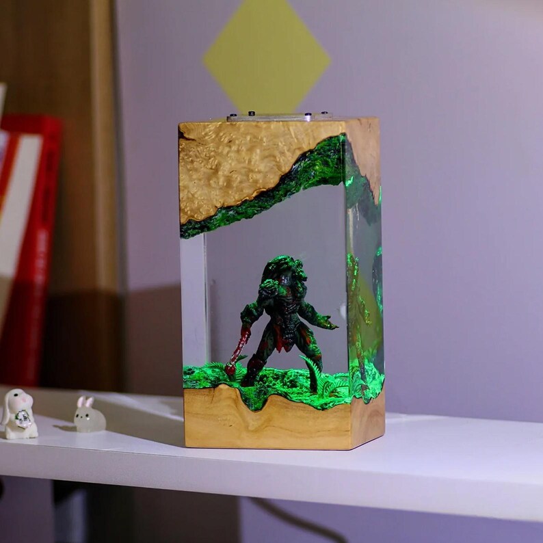 Predator Resin Lamp – Alien Vs. Predator Diorama Light – Handmade LED ...