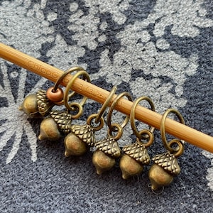 Bronze Acorn Snag Free Stitchmarkers, Yarn Jewelry, Gift for Knitters, Notions for Knits, Yarn Jewelry