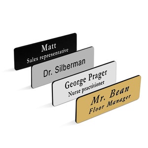 Individuell graviertes Namensschild für Unternehmen mit Pin oder Magnet auf der Rückseite - Personalisierte Namensschilder für Mitarbeiter in den Größen 1 &quot;x 3 &quot;und 1,5 &quot;x 3&quot;