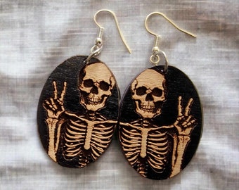 Pendientes de Halloween de esqueleto espeluznante pintados a mano
