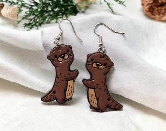 Pendientes de nutria adorables pintados a mano