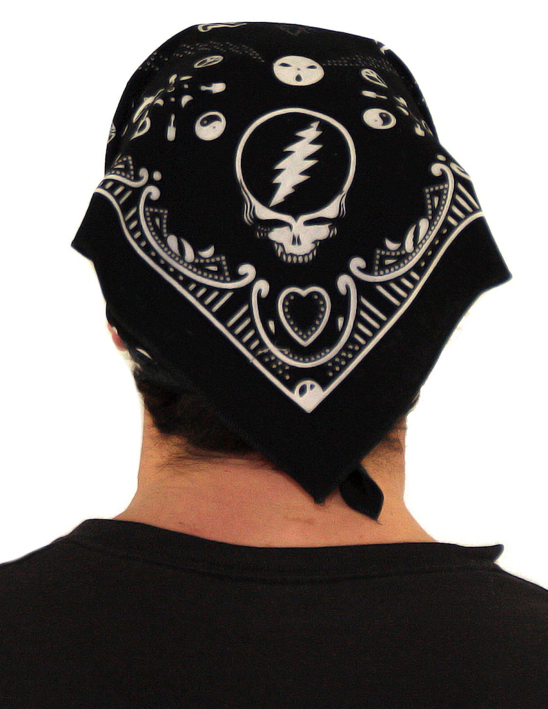 Все идет по плану на лице бандана