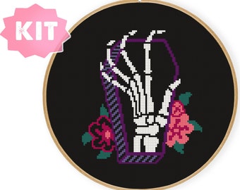 Kista Korsstygnskit, Skeletthand Goth Spöklik Skräck Broderi Ros Häxa Död Begravning Häxkonst Gotisk Subversiv xstitch
