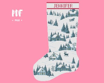Puede incluir: Un calcetín navideño blanco con un paisaje invernal en pixel art que incluye casas, pinos y un ciervo. El puño superior muestra el nombre JENNIFER en texto rojo. El diseño incluye una etiqueta de archivo PDF en el lateral sobre un fondo rosa.