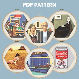 Può includere: Sei schemi a punto croce in cerchi rotondi, ognuno raffigurante un'opera d'arte o una scena famosa. Il testo "PDF PATTERN" è in alto. Le immagini includono cani che giocano a poker, American Gothic e una lattina di zuppa Campbell.
