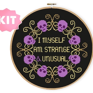 Kit de punto de cruz "Yo mismo, extraño e inusual", bordado con cita de película de terror, costura gótica de película de culto, Xstitch gótico espeluznante