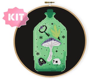 Korsstygnskit med grön häxburk, broderi med dödskalle och giftsvamp, gotisk Halloweendekoration, häxa med ockult coven och nålarbete