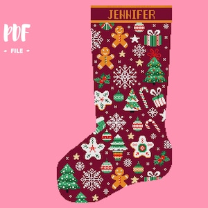 Puede incluir: Un calcetín navideño burdeos con un estampado festivo de hombrecitos de jengibre, árboles de Navidad, copos de nieve y bastones de caramelo. La banda superior es de un burdeos más oscuro con el nombre "JENNIFER". El archivo PDF es visible.
