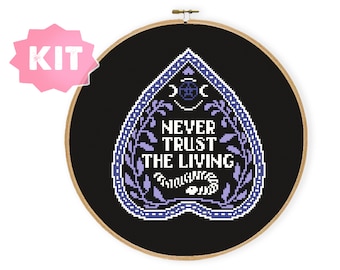 Kit de punto de cruz "Nunca confíes en los vivos", bordado con planchette Ouija, punto de cruz de bruja, horror, macabro, punto gótico, Halloween