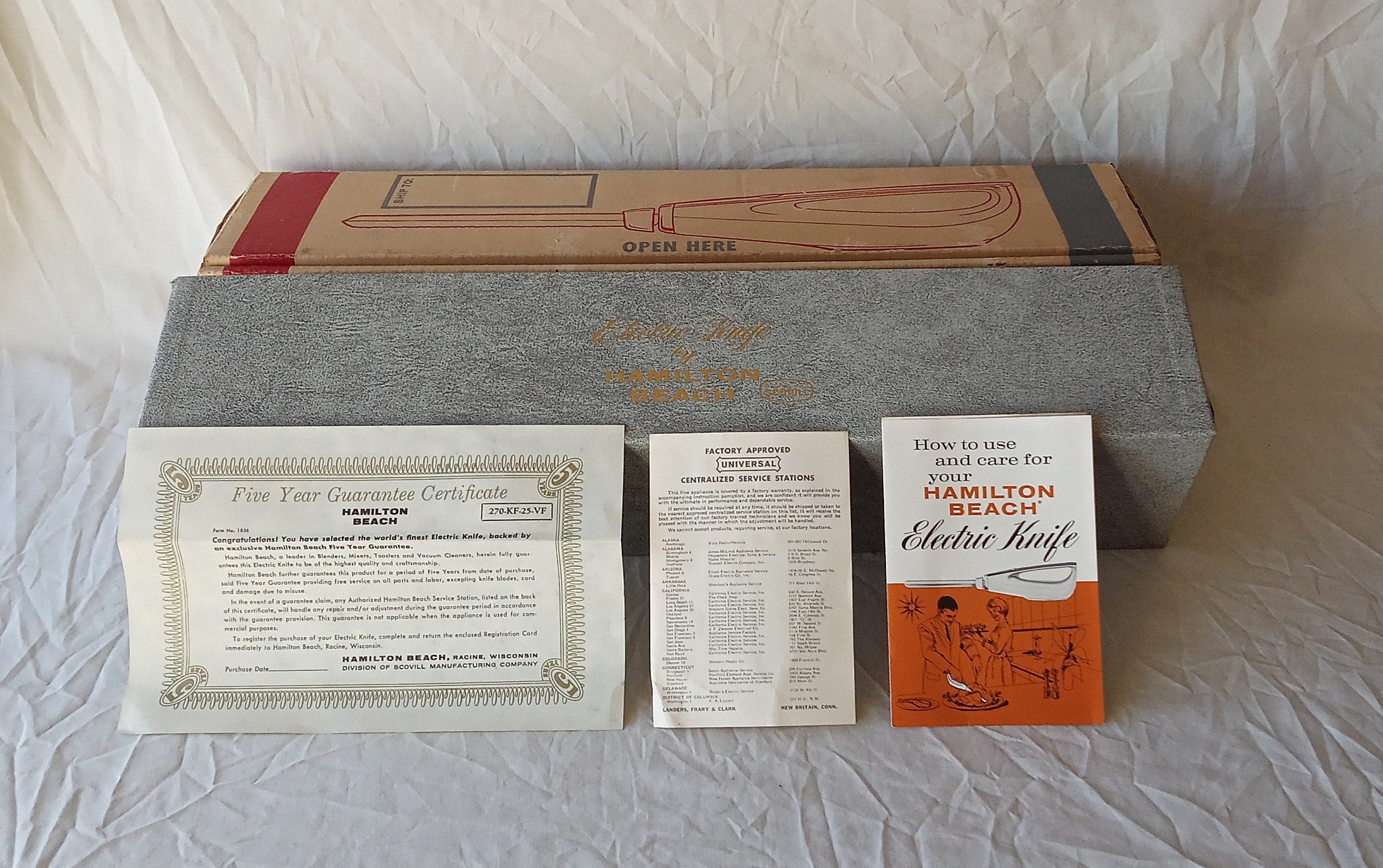 Hamilton Beach Electric Knife Model 270, Division of Scovill Mfg., Top on off Button, 2 Blades