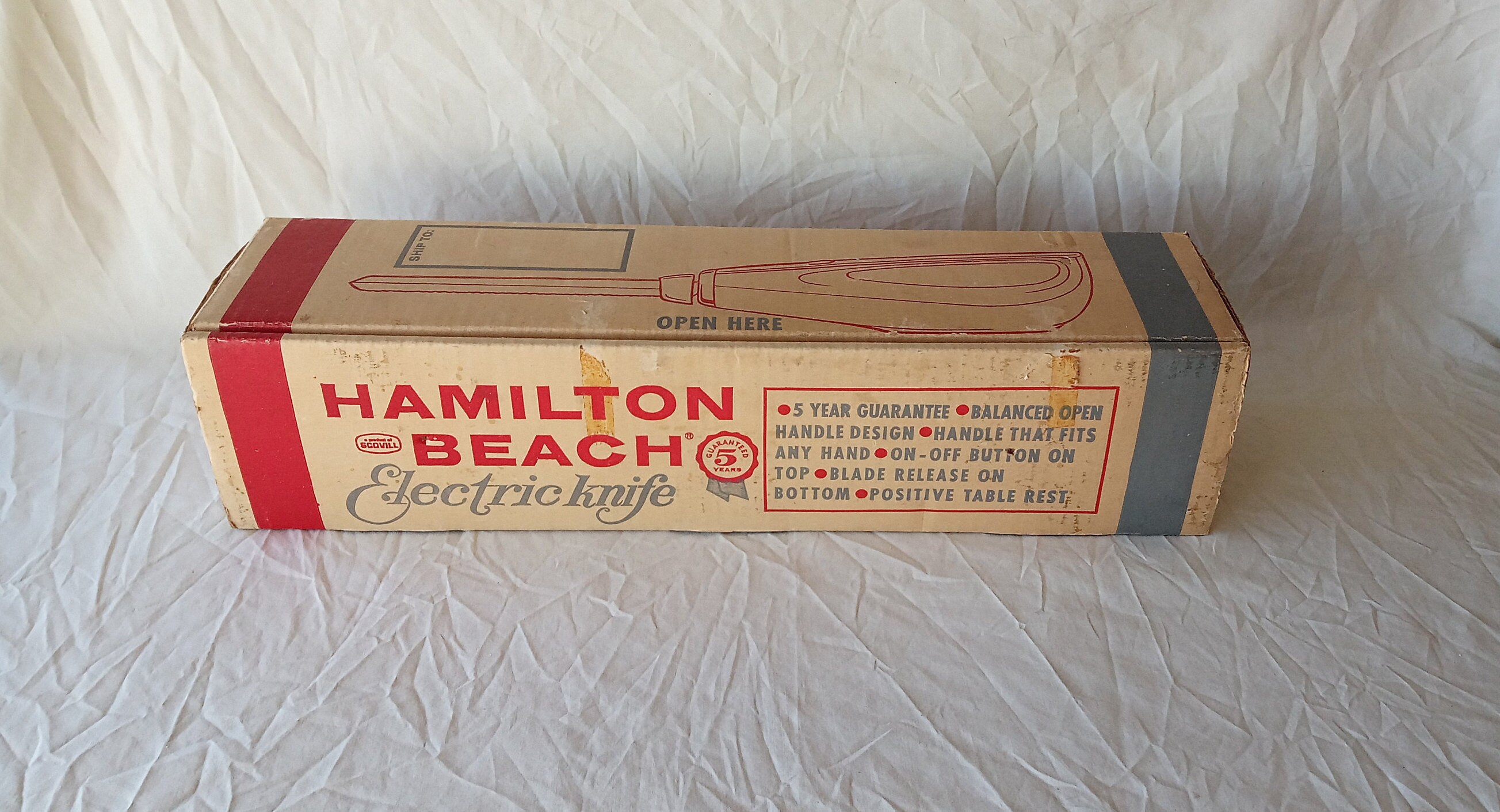Hamilton Beach Electric Knife Model 270, Division of Scovill Mfg., Top on off Button, 2 Blades