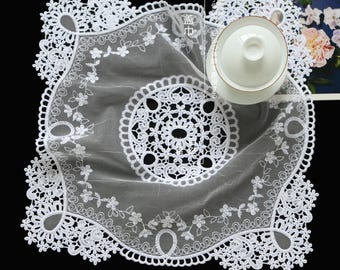 Tapete cuadrado blanco de encaje transparente para mesita de noche o mesa de cocina.