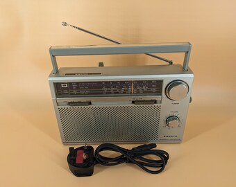 Récepteur radio portable à transistors FM SW 4 bandes Sanyo RP 8800 vintage fonctionne parfaitement accessoire de cinéma