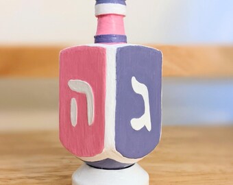 Dreidel de madera pintado a mano personalizado - Decoración personalizada de Janucá - Janucá - Judaica - Regalo para Bar/Bat Mitzvá - Regalo judío