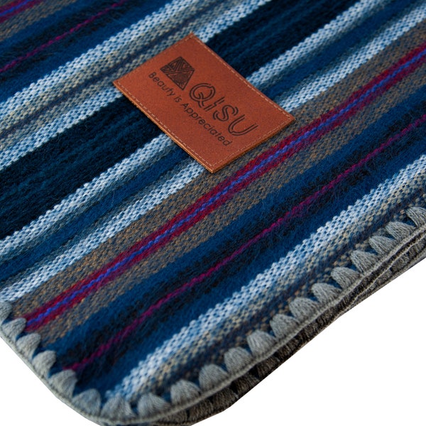 COUVERTURE EN LAINE D'ALPAGA | Jeté en laine | Beau, ultra-doux, hypoallergénique et respirant | 85 x 65 po. | Éclaboussure bleu profond (nombreuses couleurs disponibles)