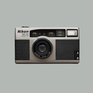 Nikon 28 Ti　オートフォーカスオールチタン製カメラ Nikon 28Ti / チタン製コンパクトフィルムカメラ / ヴィンテージNikon
