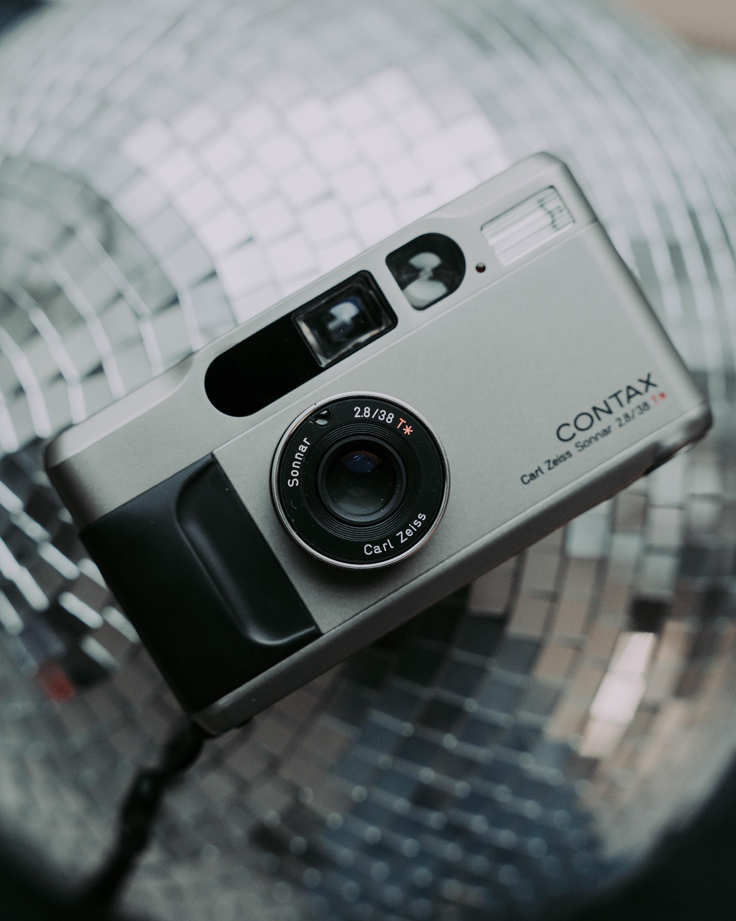 Contax T2 / Vintage / Point and Shoot / Excellent Condition / Film