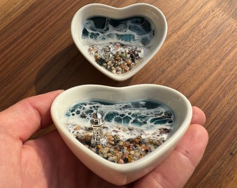Plato para anillos con forma de faro, regalo de boda personalizado, compromiso, prometido, esposa, playa personalizada, decoración del océano de Nueva Inglaterra, canasta de Pascua de cerámica con forma de corazón