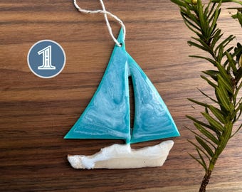 Enfeite de veleiro personalizado: decoração de praia feita à mão em resina