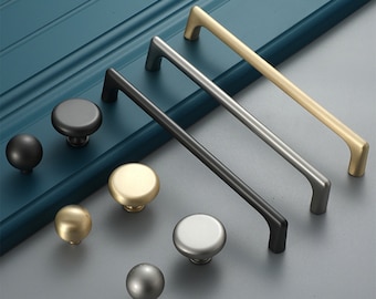 handbolsas with silver hardware