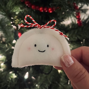 Pierogi Ornament – Plush Kitchen Decor, Funny Foodie Gift, Dyngus Day Decoration, Cute Polish Dumpling