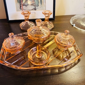 Ensemble de coiffeuse vintage en verre moulé couleur pêche – Plateau de coiffeuse Art Déco 10 pièces