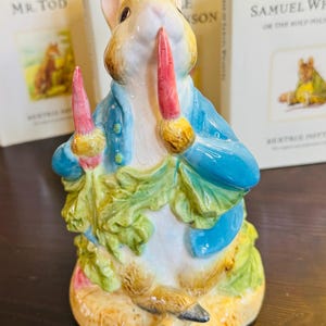 Hucha grande de Beatrix Potter con la imagen de Peter Rabbit.