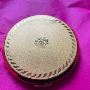 Vintage gold engraved metal design compact