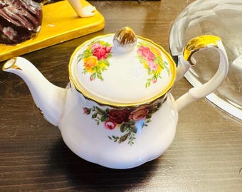 Royal Albert Old Country Roses Miniature Tea Pot – English Bone China, 1st Quality
