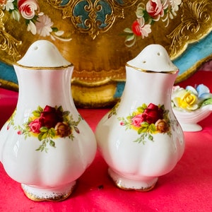 Royal Albert Old Country Roses Salt and Pepper Pots 1st Quality