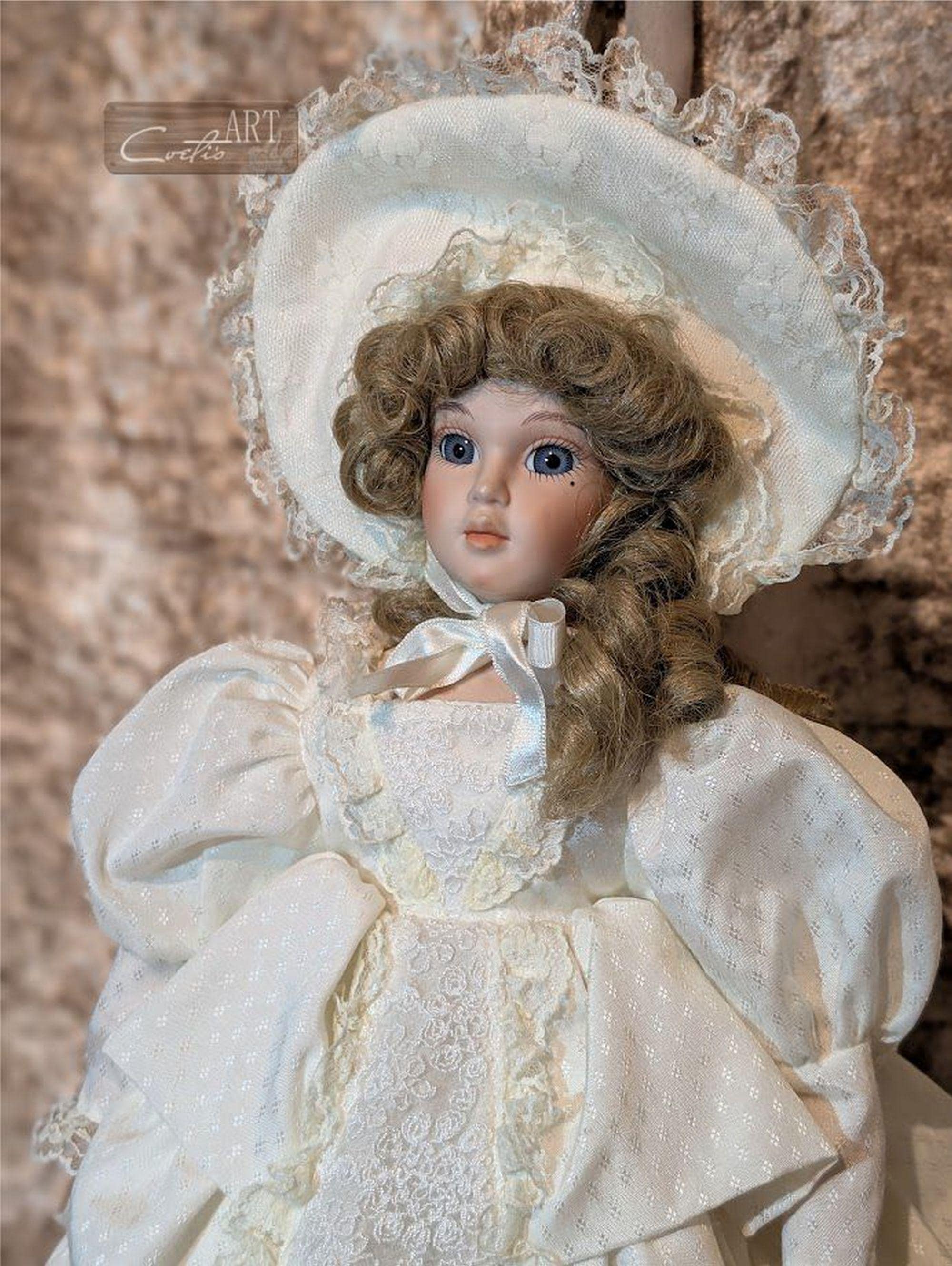 英国製Alberon Collector's Porcelain Doll Victorian Alberon Porcelain Doll: Collectible Christian Doll
