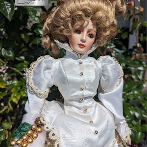 Franklin Mint Kristina - First Annual Gibson Girl Christmas Heirloom Doll FRANKLIN MINT, 1990s Blonde hair H -53cm/ H -20.86&quot; Collector&#39;s