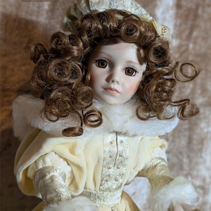 Franklin Heirloom Elizabeth Ann Christmas Doll J. Johnson, 1993s Brown hair H -41cm/ H -16&quot; Collector&#39;s