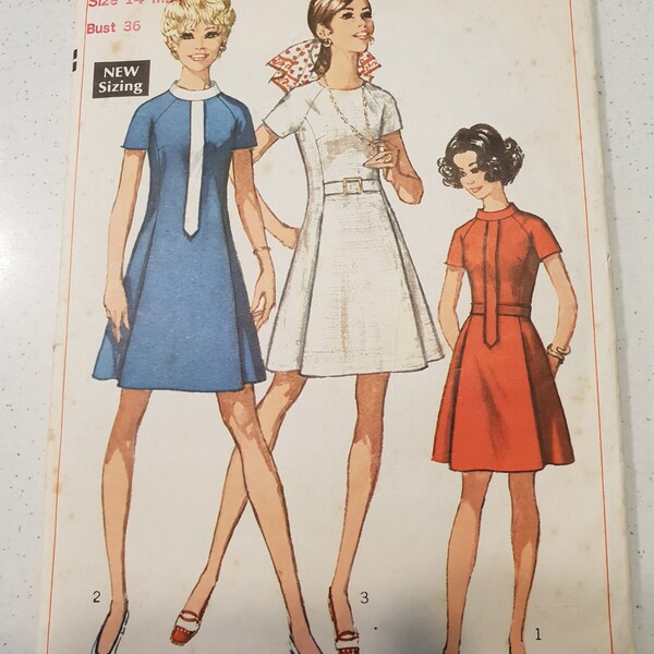 Vintage 1970s paper sewing pattern, Simplicity 8088 dress