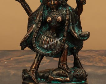 Estatua de acabado antiguo de latón Maa Kali - Ídolo de la diosa Kalika - Adishakti - Parashakti -Estatuilla de Jagdamba para el templo del hogar - Hindú Devi Murti