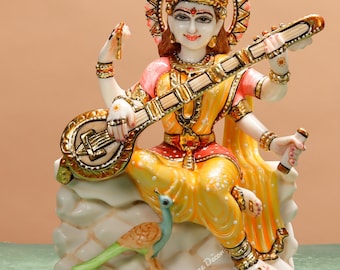 Estatua de la Madre Saraswati, 30 cm, hecha de polvo de mármol. Saraswati sentada sobre un loto. Ídolo de la Madre Saraswati, diosa hindú del conocimiento, la música y la sabiduría.