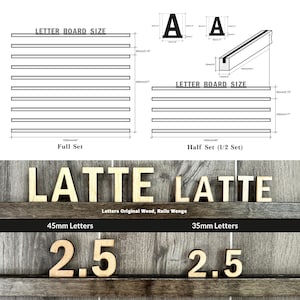 Op de afbeelding: Houten lettertegels die het woord "LATTE" spellen in twee maten, 45 mm en 35 mm. De letters zijn gemaakt van natuurlijk hout met een donkerbruine afwerking. De tegels worden weergegeven op een houten oppervlak.