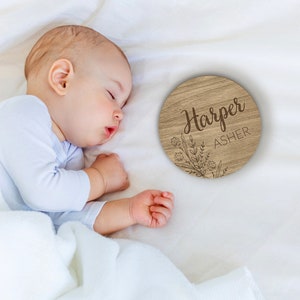 Nom personnalisé de bébé, plaque de nom de bébé, faire-part de naissance, signe de bébé 3D en bois, cadeau de baby shower, disque rond de nom de bébé, BD50