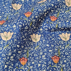 Tela con estampado de tulipanes vintage 100 % lino para tapicería de cortinas y cojines - William Morris MEDWAY tela floral azul para confección de vestidos y costura 2461 imagen 5