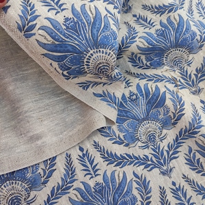 100% LINO Tejido estampado en bloque azul francés sobre lino natural avena, tejido floral toile de jouy, tapicería floral de lino francés