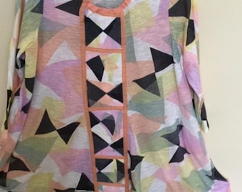 Une robe tunique en jersey de coton à imprimé géométrique