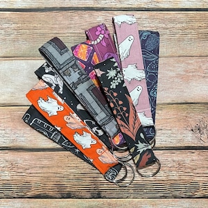 Dnd wristlet keychain, dnd keychain, key fob wristlet, wrist keychain, dnd gifts, car key wristlet, gifts for dnd players