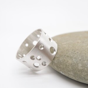 Polka Dot Art Jewelry; Modern Silver Band Ring; Minimalist Contemporary jewelry; Handmade Unisex Jewelry; Morphiartforge