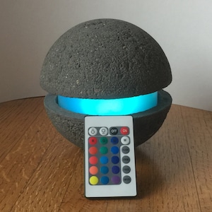 ORBit Light - Lámpara de hormigón con luz LED a batería y mando a distancia - Resistente al agua