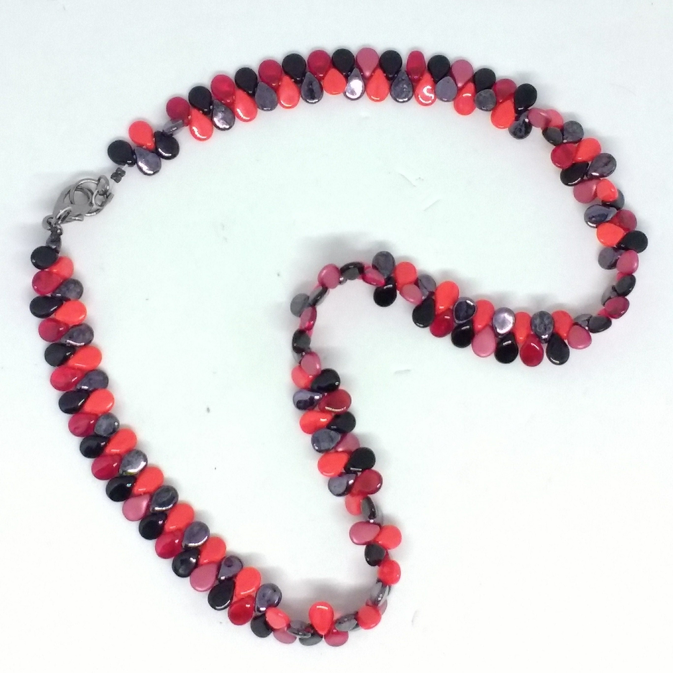 Collier perles colorées - France