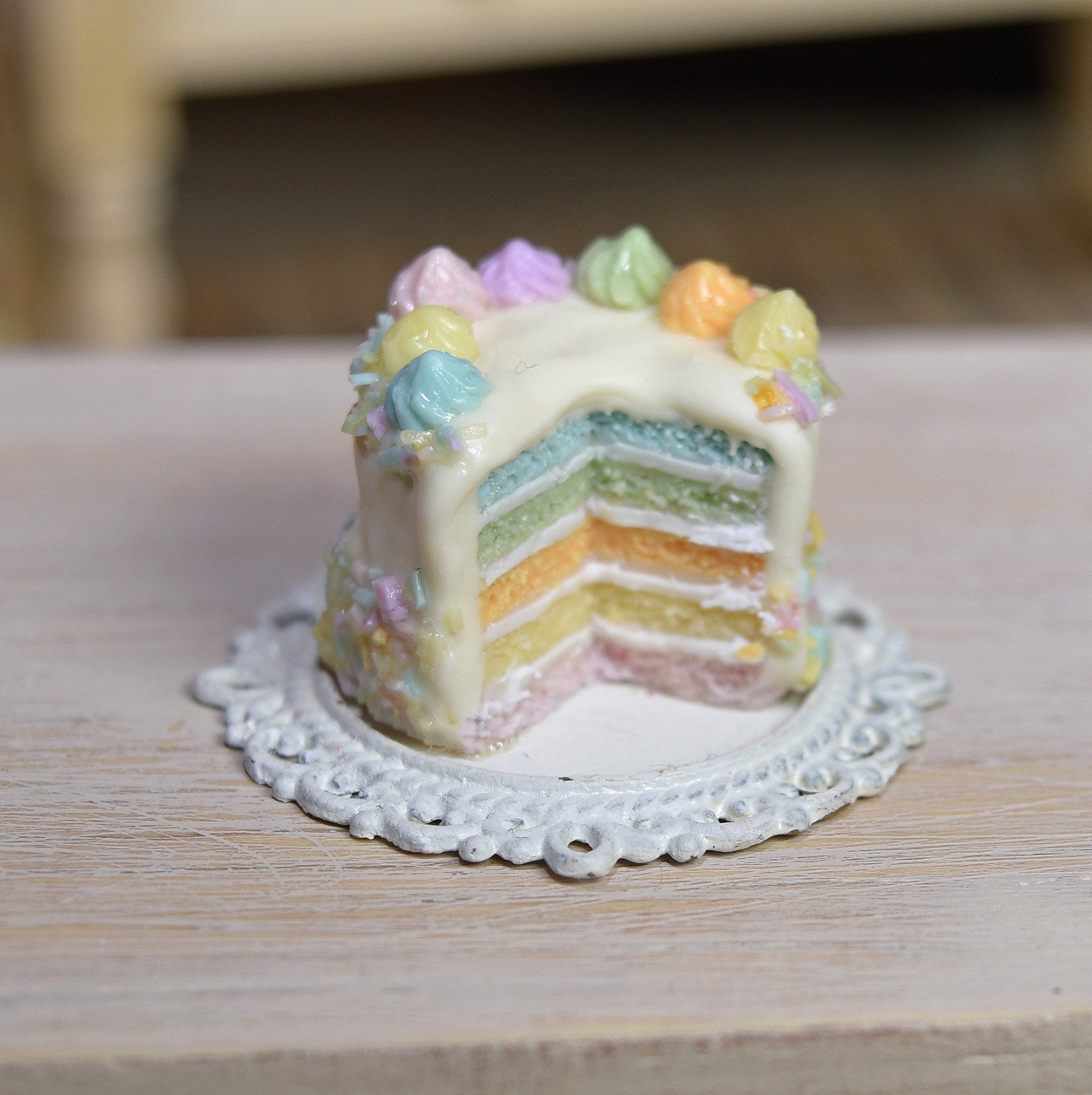 Mini Cake R Dolls & Miniatures A Dollhouse Miniature Cream Colored Frosted Cake Art ...